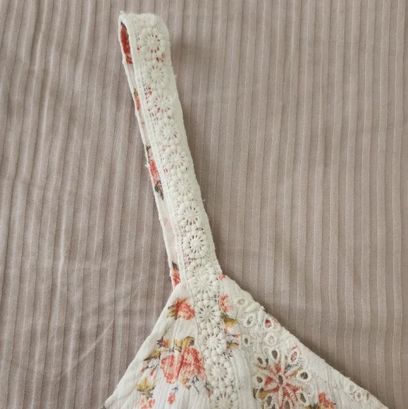 Small American Eagle floral Crop Top - Picture 6 of 13